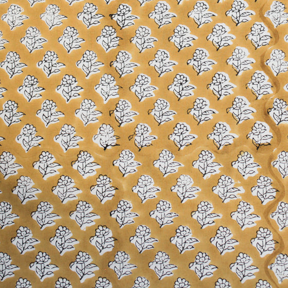 NAPKINS SCALLOP PRETTY DAISY MUSTARD - India Ink Home Decor