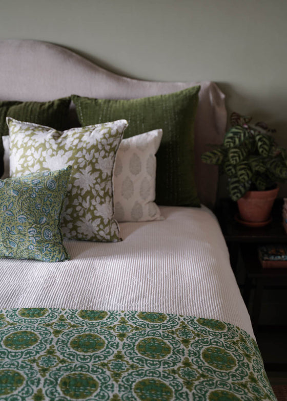 CUSHION VELVET STITCHED GREEN