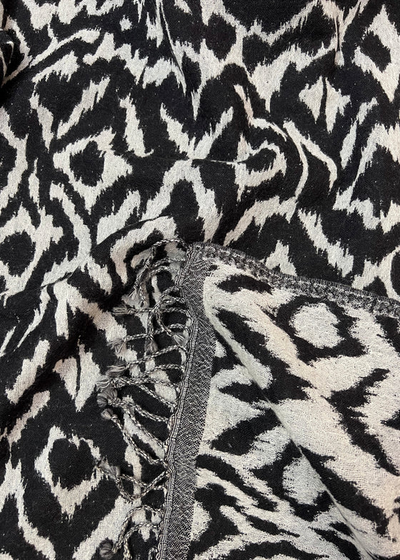 THROW WOOLLEN PATTERN ANIMAL BLACK