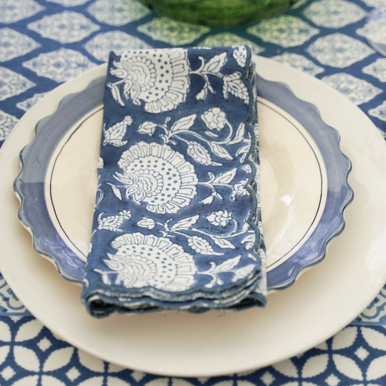 SCALLOPED NAPKIN WALLFLOWER BLUE