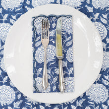  SCALLOPED NAPKIN WALLFLOWER BLUE