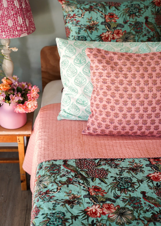 CUSHION FLOWER BUTI PINK