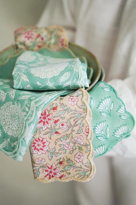 SCALLOPED NAPKIN MONET’S GARDEN
