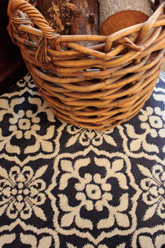 MEDALLION NAVY LARGE