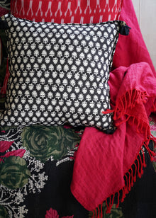  THROW WOOLLEN PLAIN PINK/RED - India Ink Home Decor