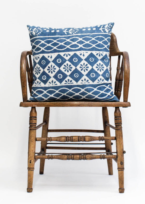 CUSHION BAGRU INDIGO FLOWER BORDER