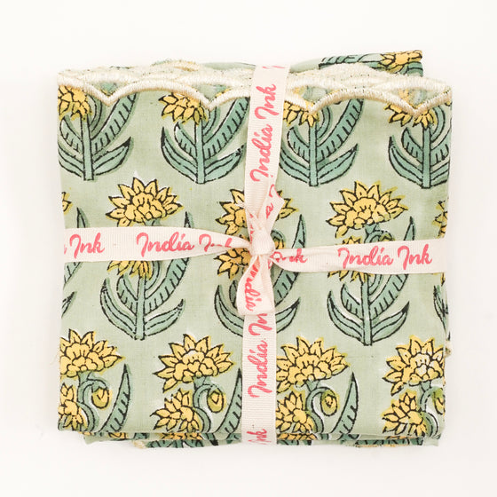 SCALLOPED NAPKIN YELLOW/GREEN FLOWER