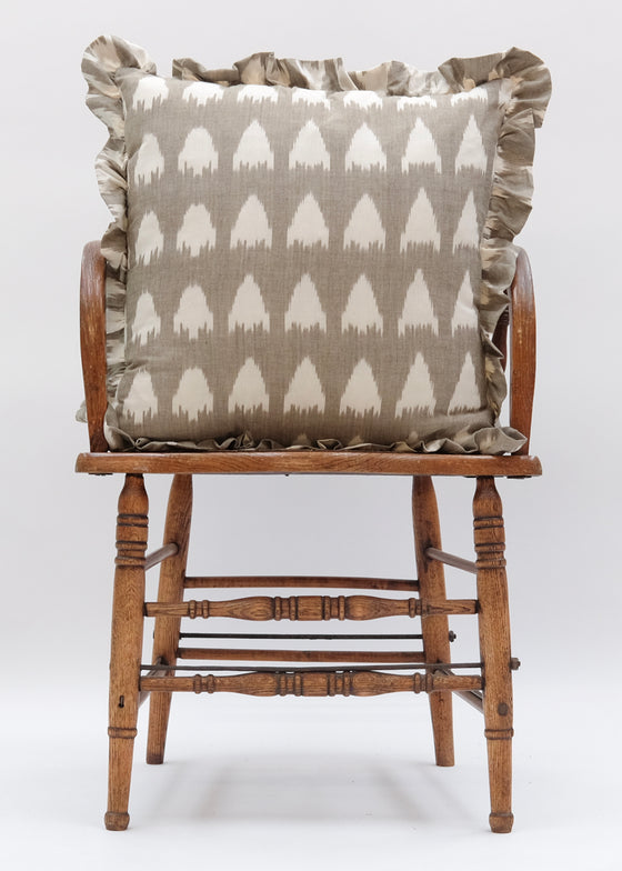 SPOTS & DOTS FRILL PAVOLA 50x50