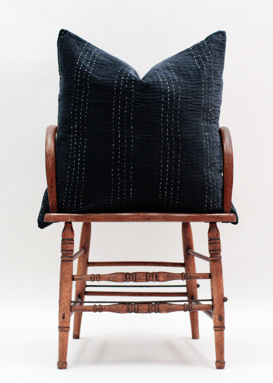 CUSHION VELVET STITCHED NAVY