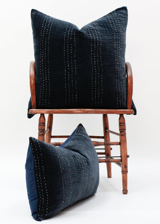 CUSHION VELVET STITCHED NAVY