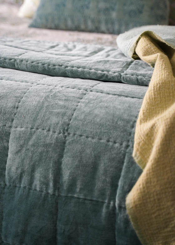 VELVET QUILT AQUAMARINE