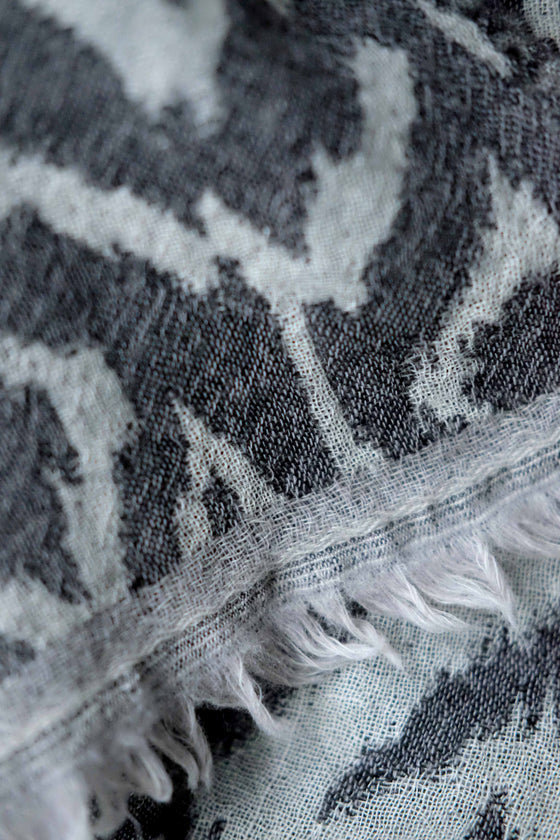 THROW WOOLLEN PATTERN ANIMAL GREY - India Ink Home Decor